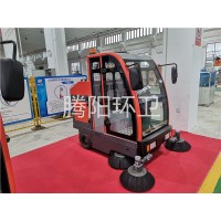 山东腾阳环卫TY-1900型电动驾驶式扫地车